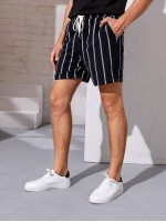 Men Drawstring Waist Slant Pocket Striped Shorts