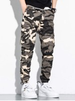 Men Camo Print Flap Pocket Cargo Pants