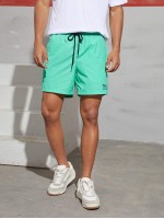 Men Slogan Graphic Drawstring Waist Wind Shorts