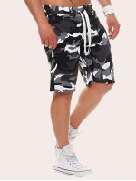 Men Camo Print Drawstring Waist Shorts