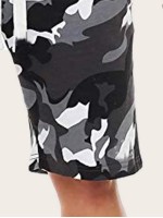 Men Camo Print Drawstring Waist Shorts