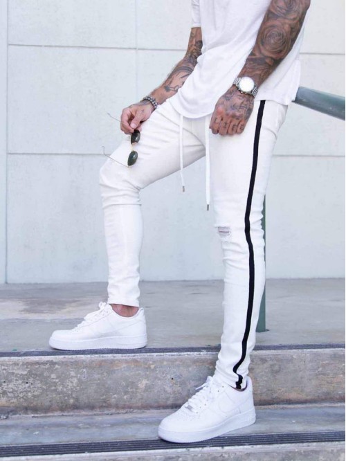 Men Tape Side Ripped Belted Jeans