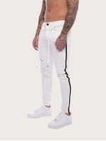 Men Tape Side Ripped Belted Jeans