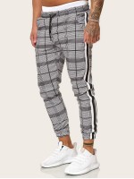 Men Plaid Contrast Striped Drawstring Waist Sweatpants