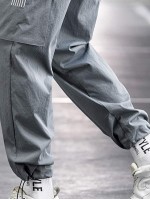 Men Side Flap Pocket Drawstring Hem Cargo Trousers