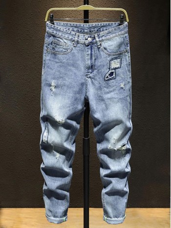 Men Ripped Embroidery Tapered Jeans