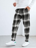 Men Tartan Pattern Tapered Pants