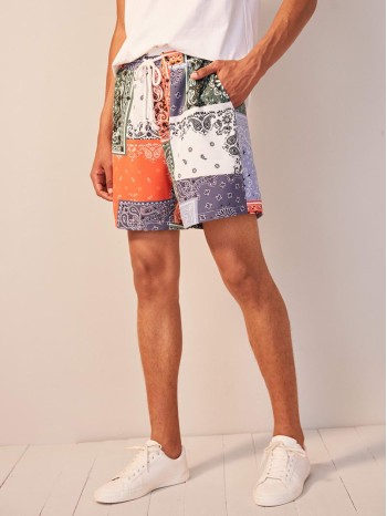 Men Scarf Print Slant Pocket Shorts