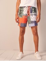 Men Scarf Print Slant Pocket Shorts