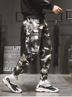 Men Camo Print Flap Pocket Buckle Tape Cargo Pants