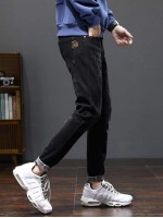 Men Slant Pocket Embroidery Tapered Jeans