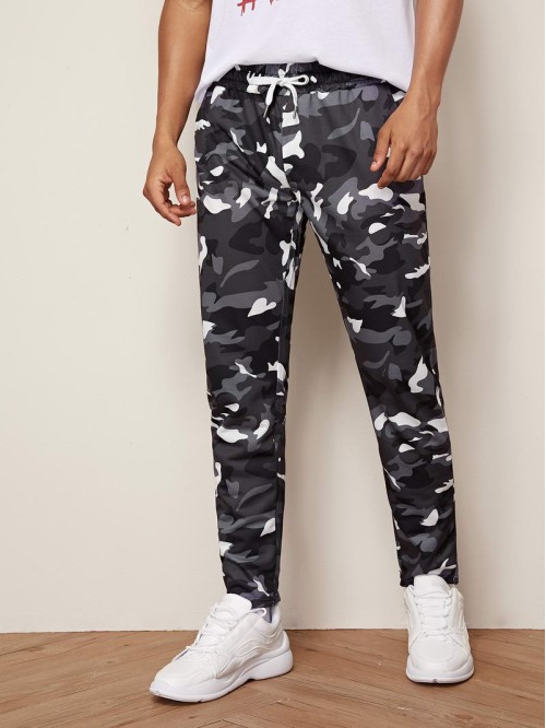 Men Camo Print Drawstring Waist Trousers