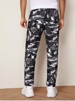 Men Camo Print Drawstring Waist Trousers