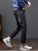 Men Letter Patched Tapered Jeans