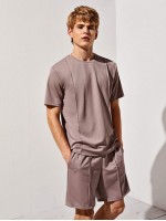 Men Seam Front Solid Top & Shorts Set