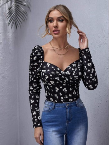 Sweetheart Neck Daisy Floral Top