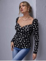 Sweetheart Neck Daisy Floral Top