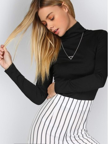 Form-Fitting Turtleneck Long Sleeve Top