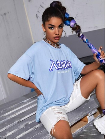 Chinese Slogan Graphic Drop Shoulder Oversized Tee