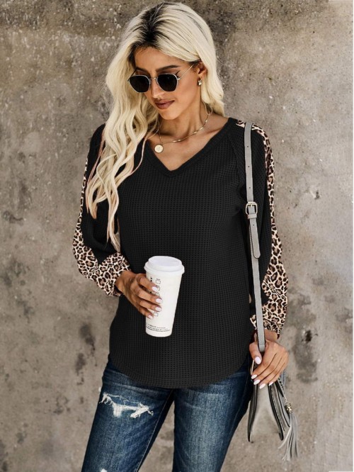 V-neck Leopard Panel Waffle Knit Tee