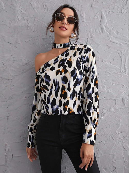 Cut Out Shoulder All Over Print Top