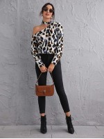 Cut Out Shoulder All Over Print Top