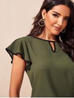 Contrast Binding Keyhole Flutter Sleeve Top